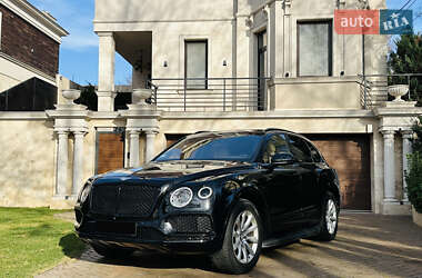 Внедорожник / Кроссовер Bentley Bentayga 2016 в 