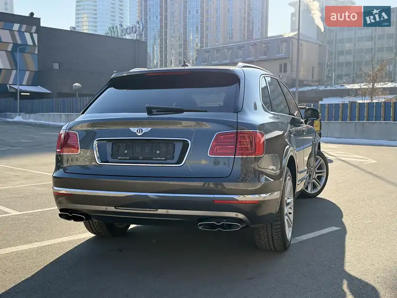 Bentley Bentayga 2017 VIN SJAAE34V3JC018233 фото оголошення 5 з 33