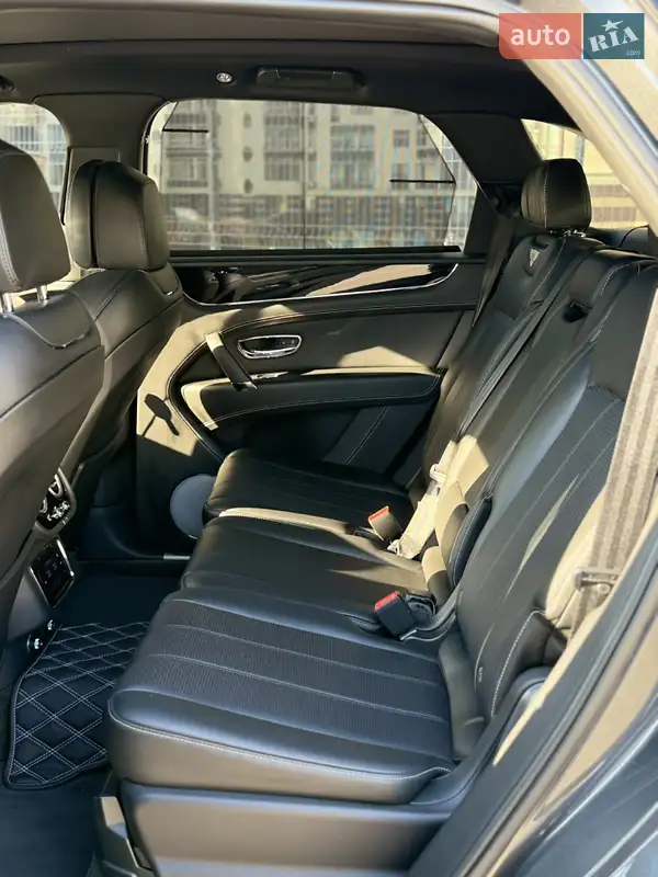 Bentley Bentayga 2017 VIN SJAAE34V3JC018233 фото оголошення 10 з 33