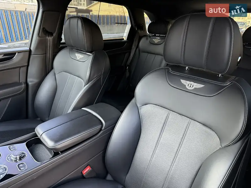 Bentley Bentayga 2017 VIN SJAAE34V3JC018233 фото оголошення 9 з 33
