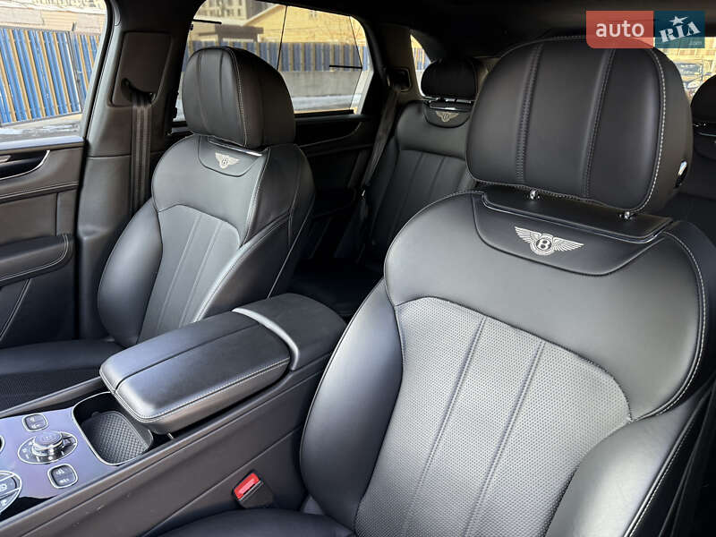 Внедорожник / Кроссовер Bentley Bentayga 2017 в Киеве