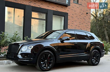 Внедорожник / Кроссовер Bentley Bentayga 2016 в 
