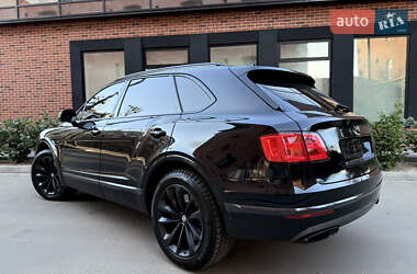Внедорожник / Кроссовер Bentley Bentayga 2016 в 