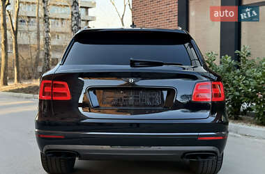 Внедорожник / Кроссовер Bentley Bentayga 2016 в 