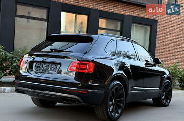 Внедорожник / Кроссовер Bentley Bentayga 2016 в 
