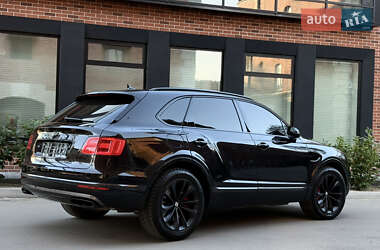 Внедорожник / Кроссовер Bentley Bentayga 2016 в 