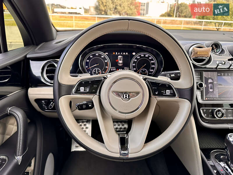 Внедорожник / Кроссовер Bentley Bentayga 2016 в Киеве