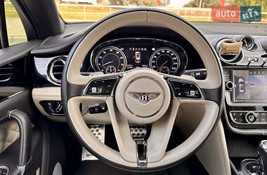 Внедорожник / Кроссовер Bentley Bentayga 2016 в 