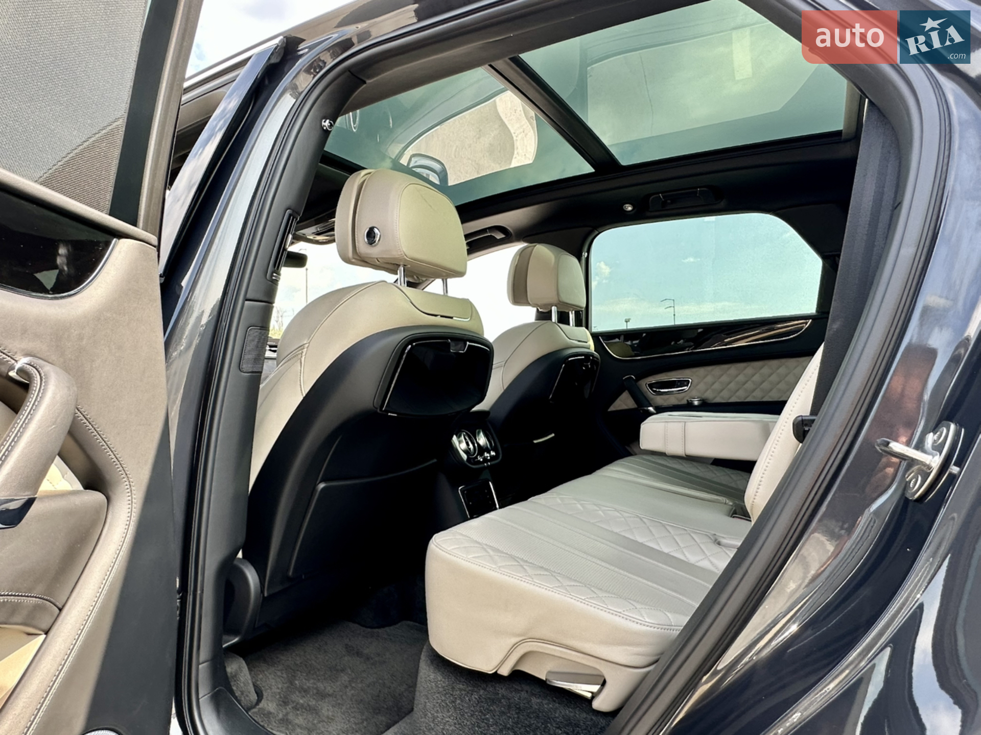 2016 Bentley Bentayga - мініатюра 29