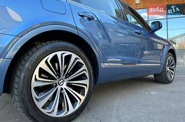 Внедорожник / Кроссовер Bentley Bentayga 2016 в 