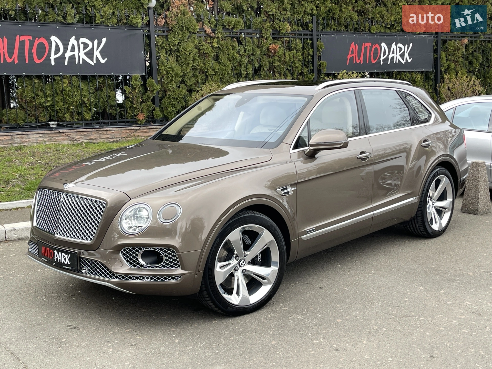 2017 Bentley Bentayga - мініатюра 2