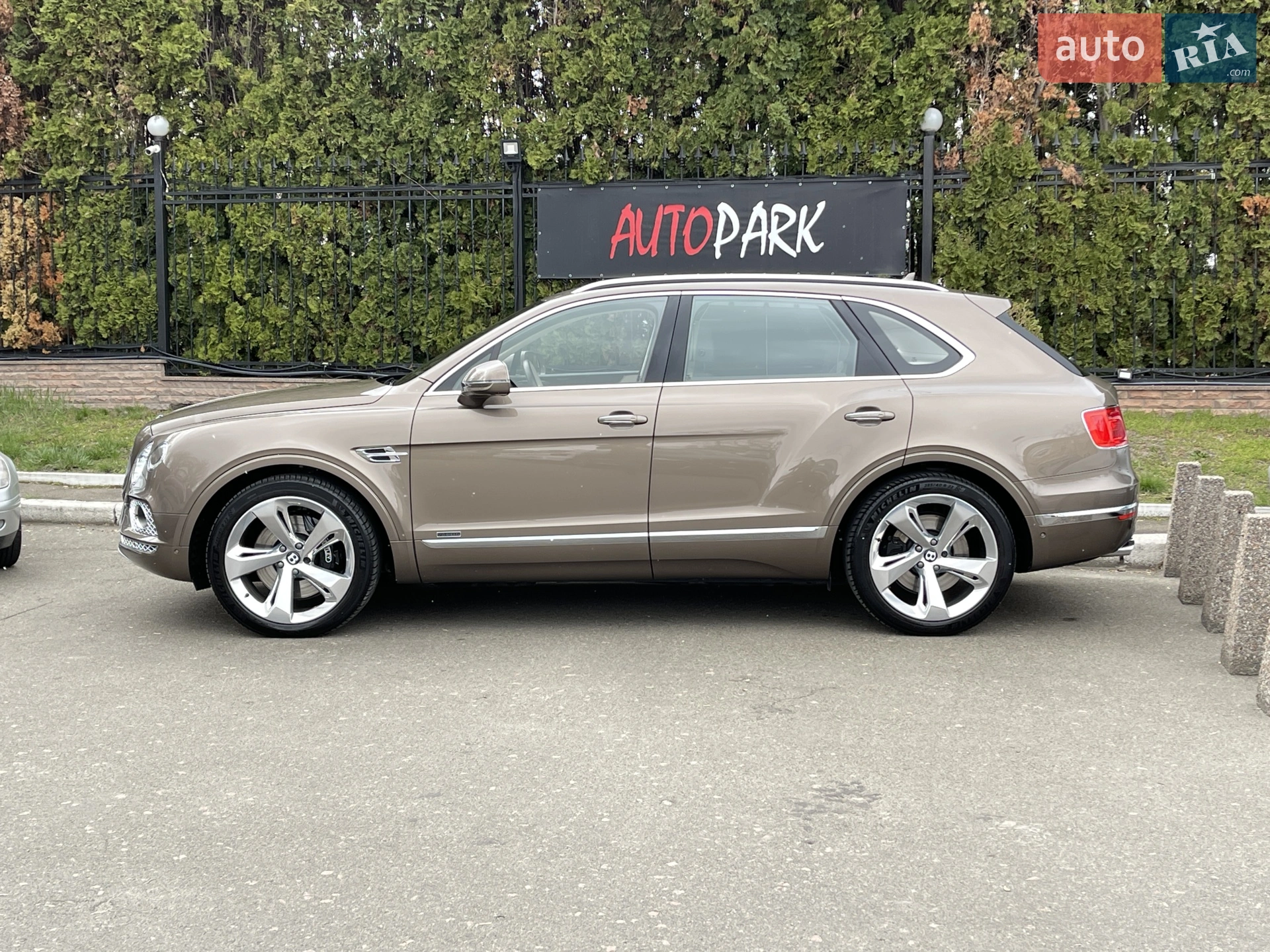 2017 Bentley Bentayga - мініатюра 6