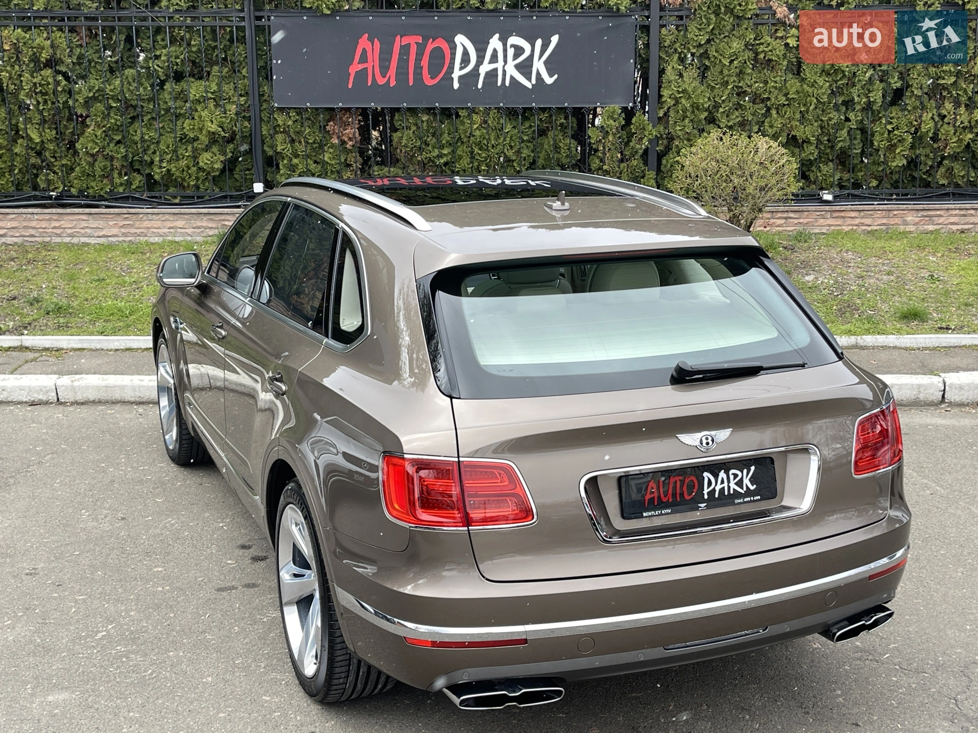 2017 Bentley Bentayga - мініатюра 10