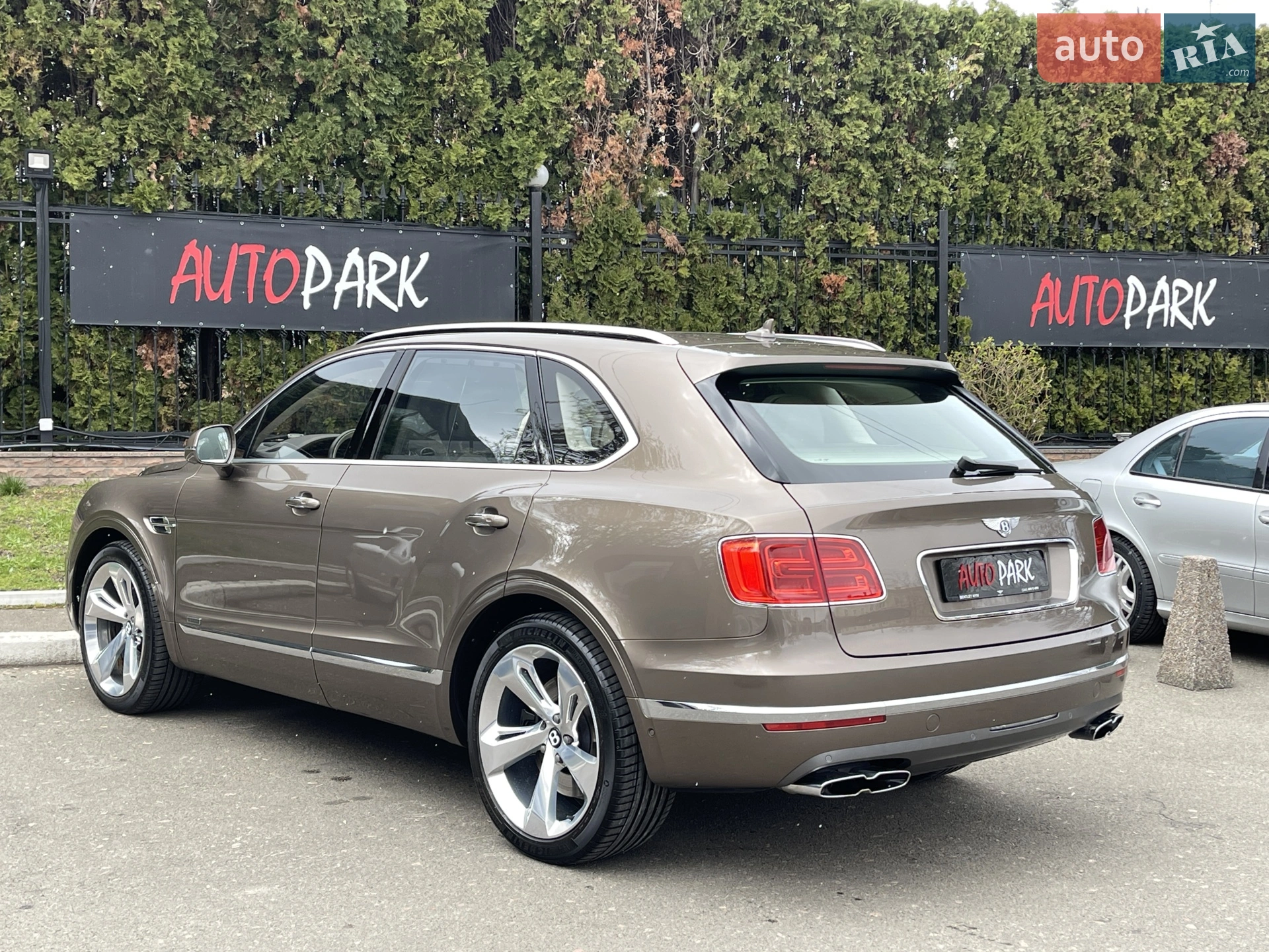 2017 Bentley Bentayga - мініатюра 11
