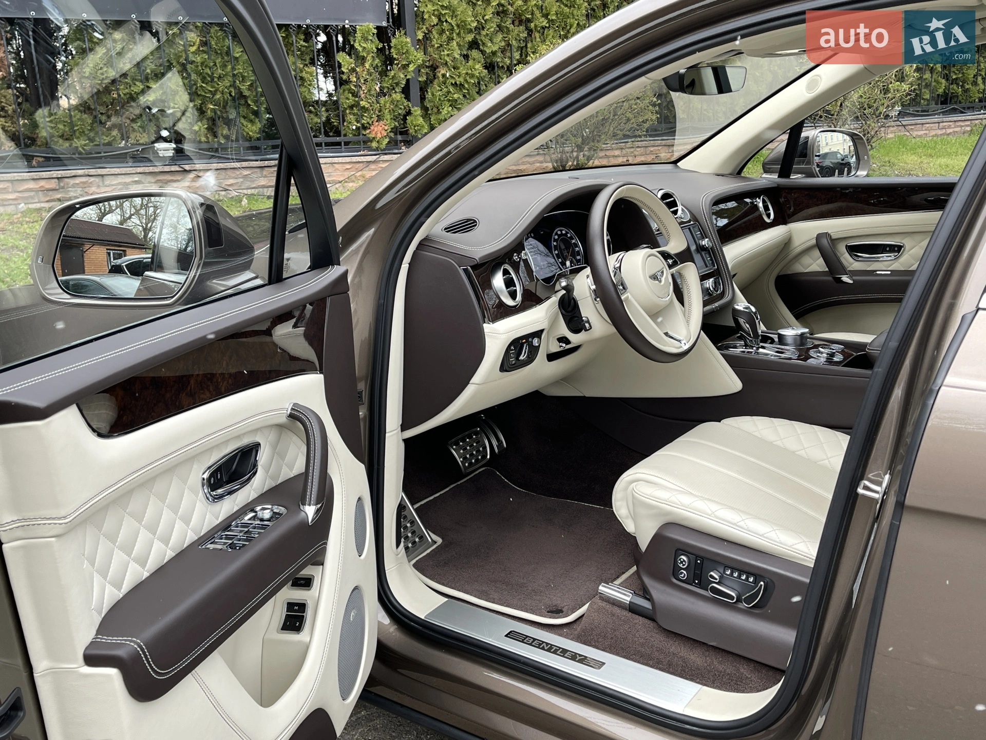 2017 Bentley Bentayga - мініатюра 15