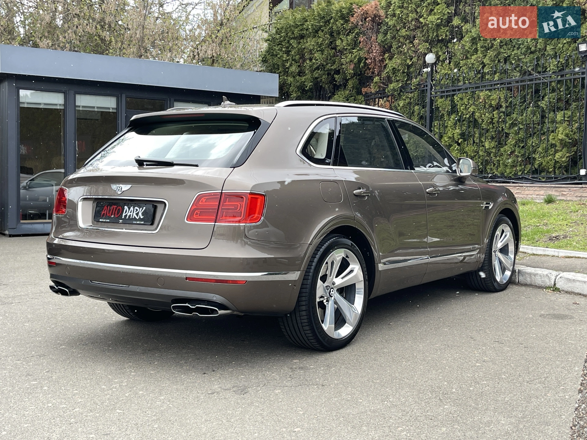 2017 Bentley Bentayga - мініатюра 14