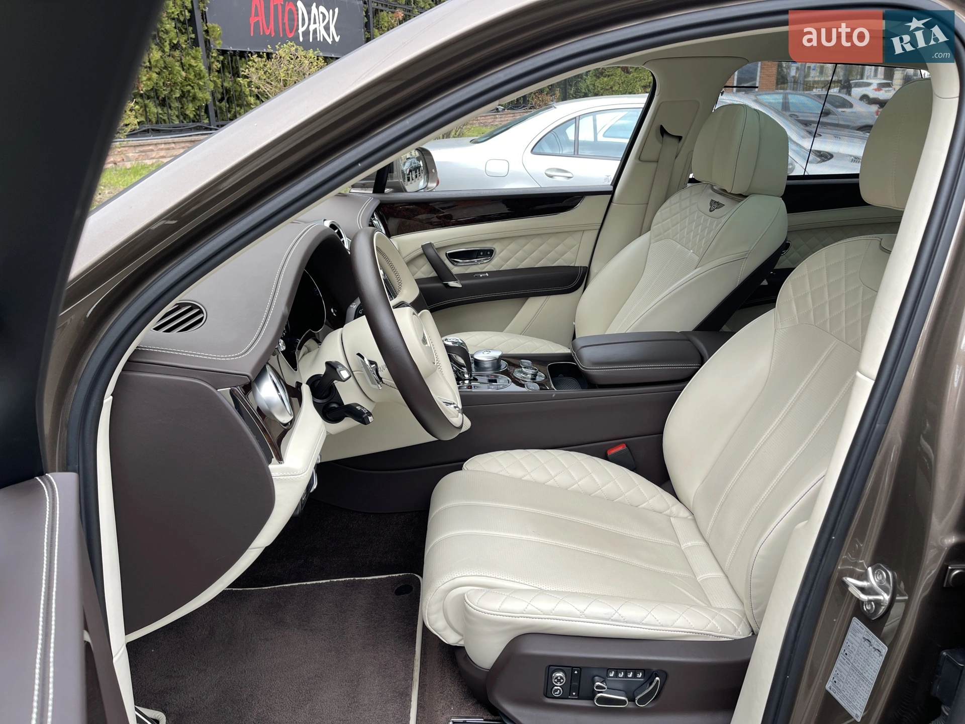 2017 Bentley Bentayga - мініатюра 18