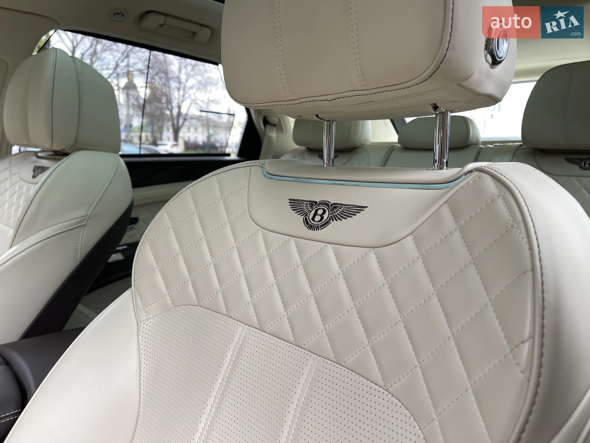 2017 Bentley Bentayga - мініатюра 23
