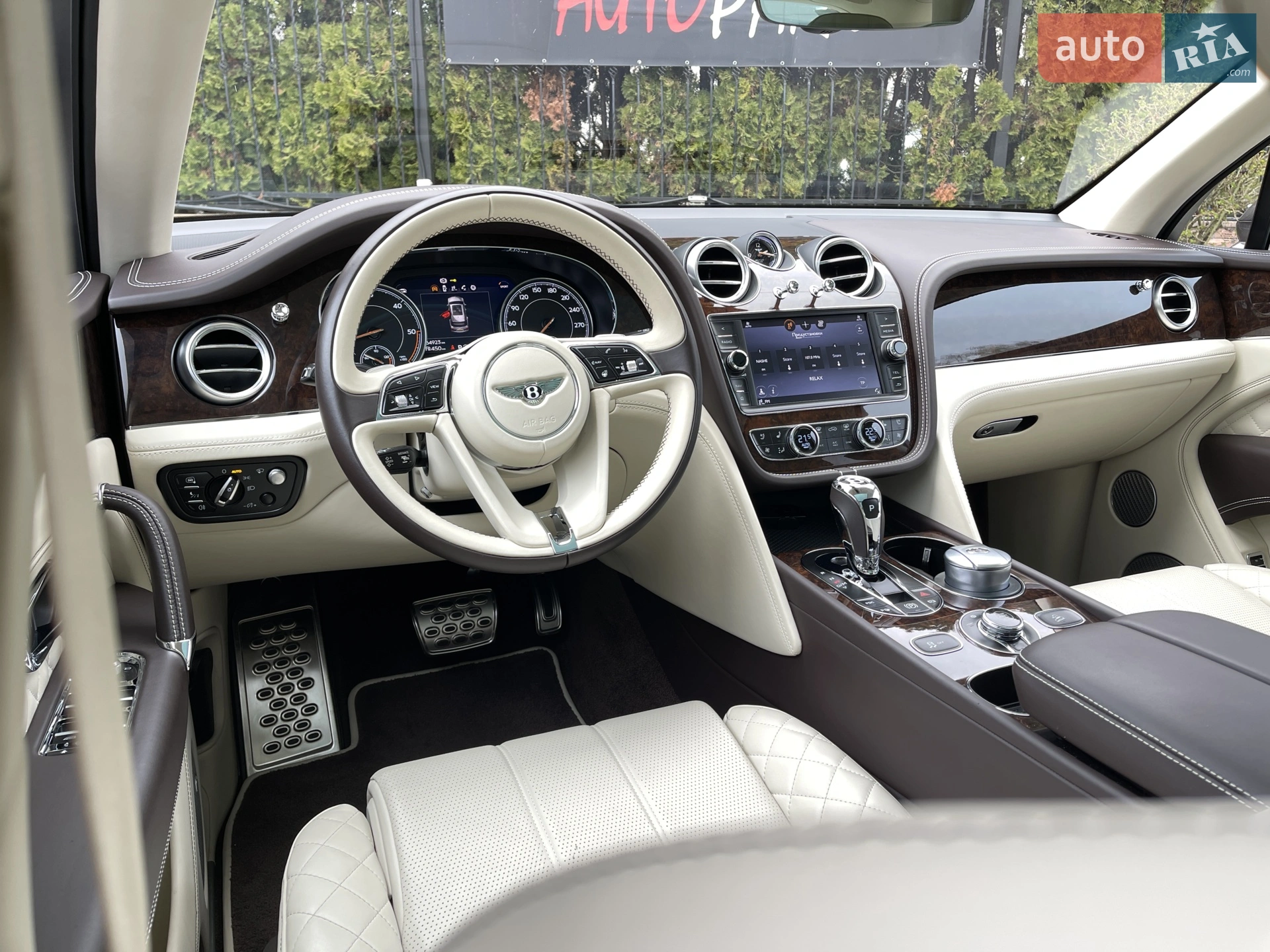 2017 Bentley Bentayga - мініатюра 16