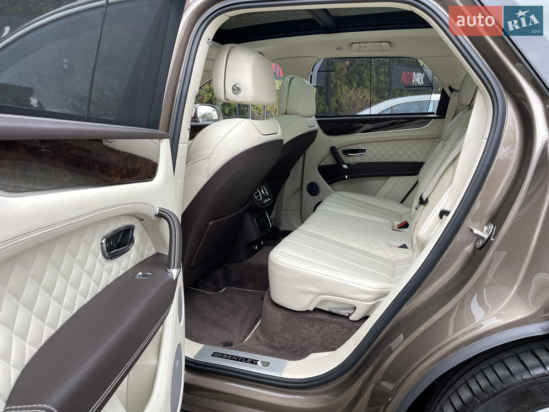 2017 Bentley Bentayga - мініатюра 33