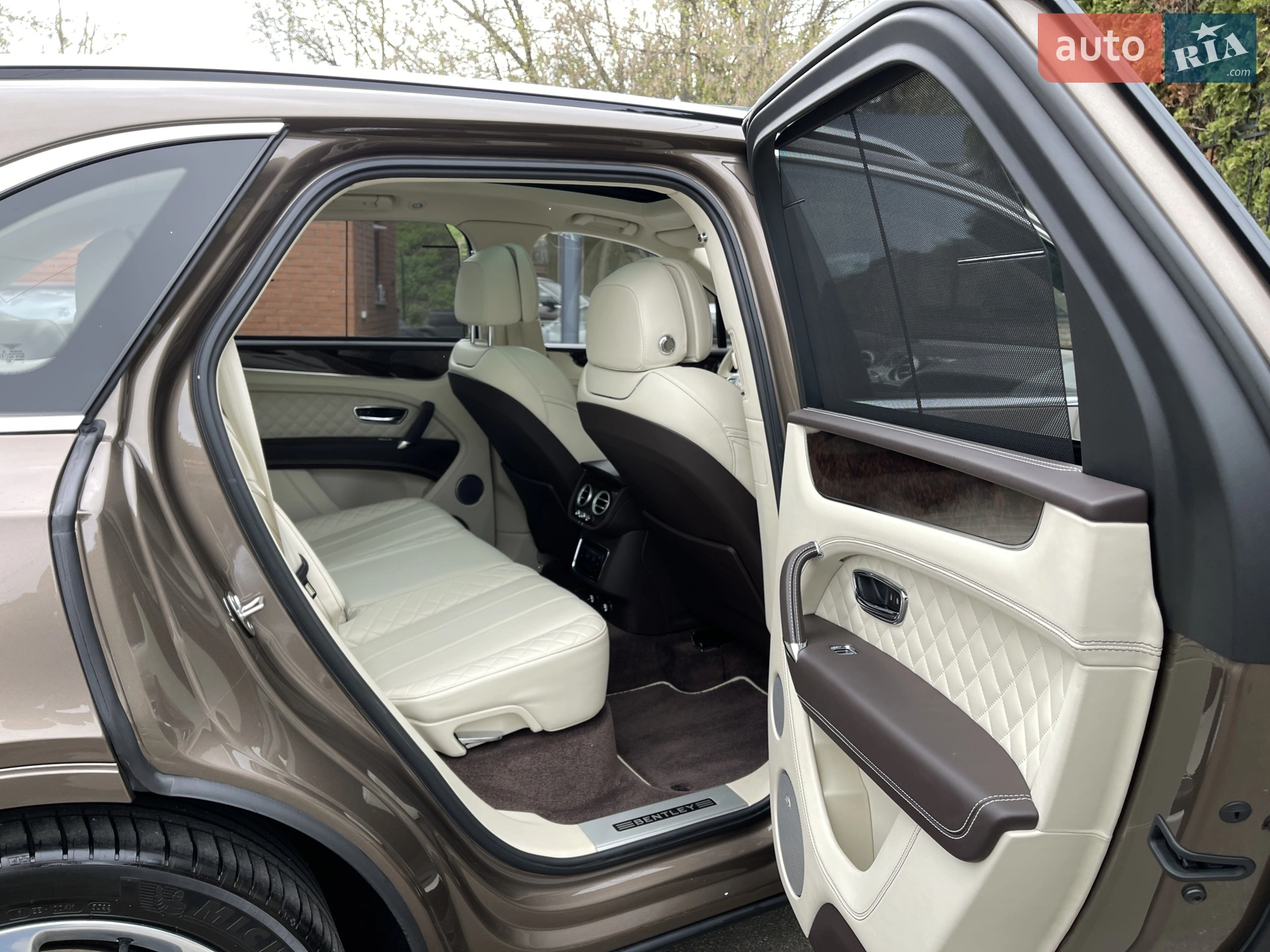2017 Bentley Bentayga - мініатюра 37