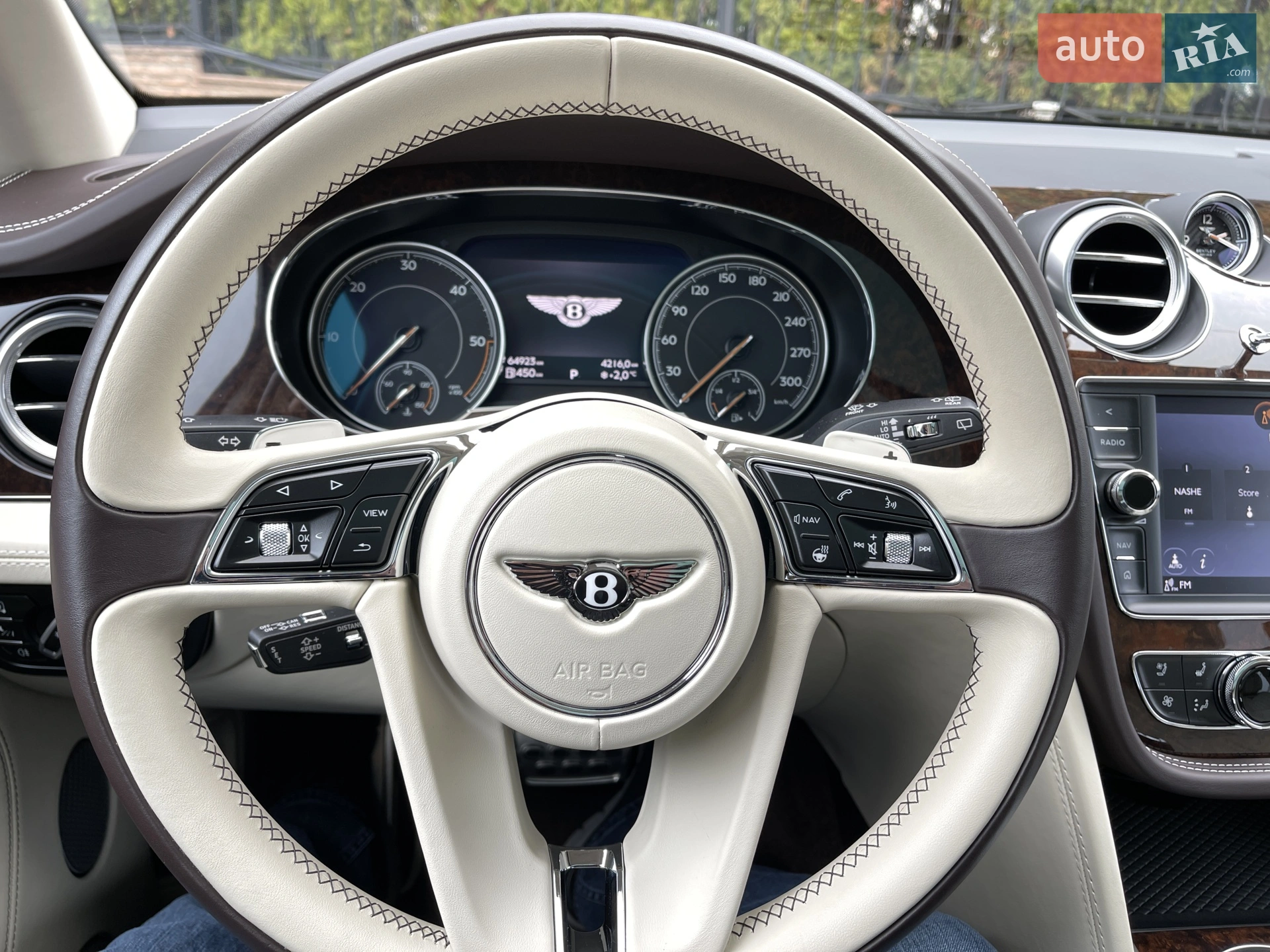 2017 Bentley Bentayga - мініатюра 36