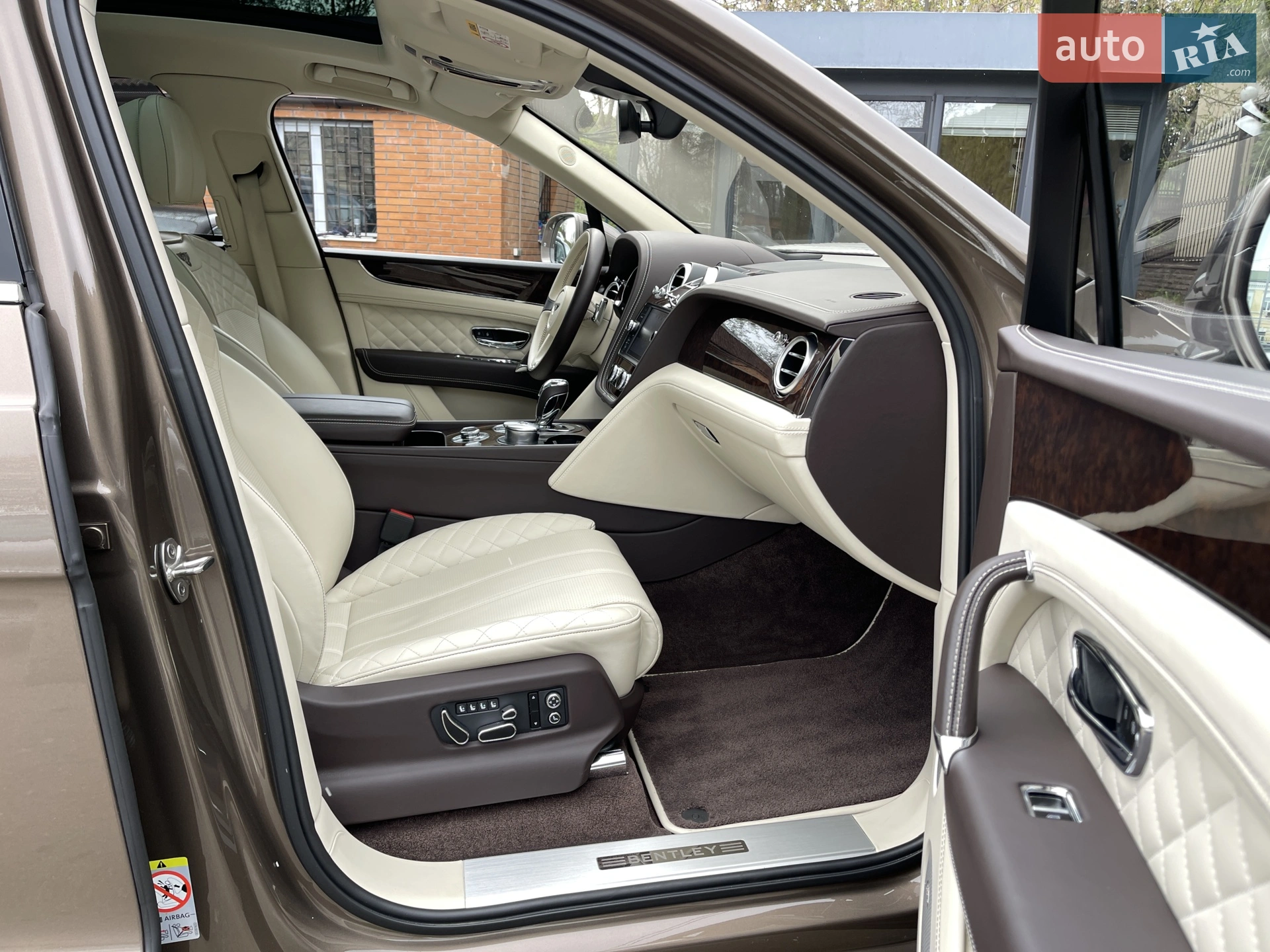 2017 Bentley Bentayga - мініатюра 38
