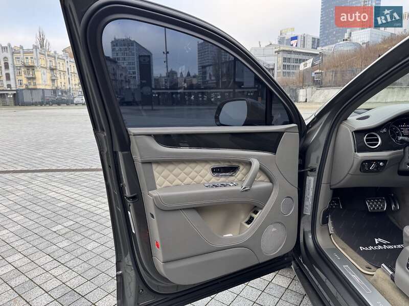 Внедорожник / Кроссовер Bentley Bentayga 2019 в Киеве