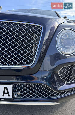 Позашляховик / Кросовер Bentley Bentayga 2019 в 