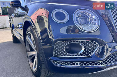 Позашляховик / Кросовер Bentley Bentayga 2019 в 