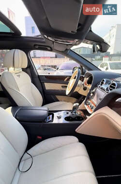 Позашляховик / Кросовер Bentley Bentayga 2019 в 