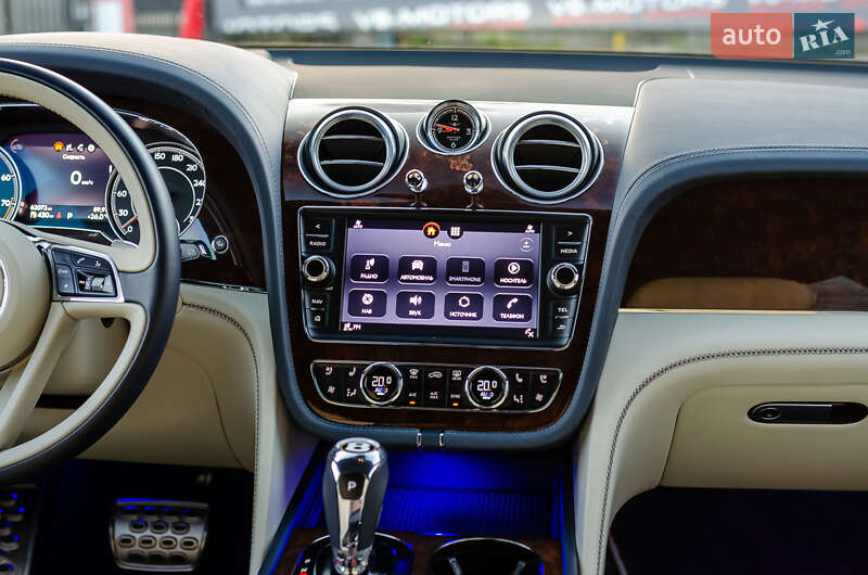 Внедорожник / Кроссовер Bentley Bentayga 2019 в Киеве