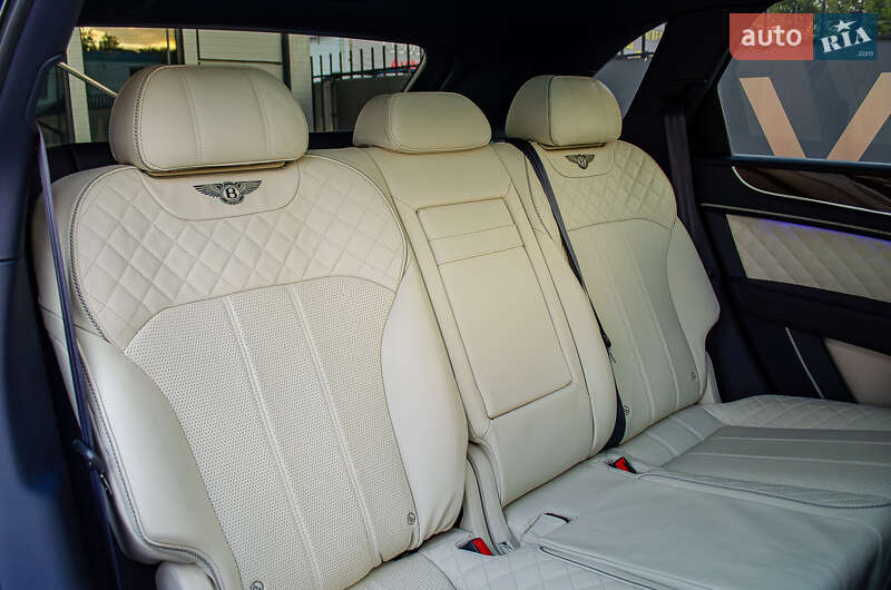 Внедорожник / Кроссовер Bentley Bentayga 2019 в Киеве