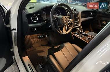 Внедорожник / Кроссовер Bentley Bentayga 2019 в 