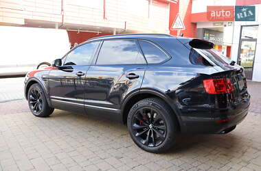 Внедорожник / Кроссовер Bentley Bentayga 2016 в 