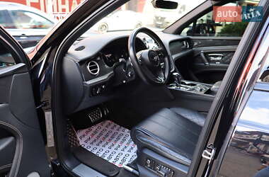 Внедорожник / Кроссовер Bentley Bentayga 2016 в 