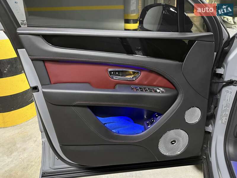 Позашляховик / Кросовер Bentley Bentayga 2022 в Києві фото 41 Позашляховик / Кросовер Bentley Bentayga 2022 в Києві