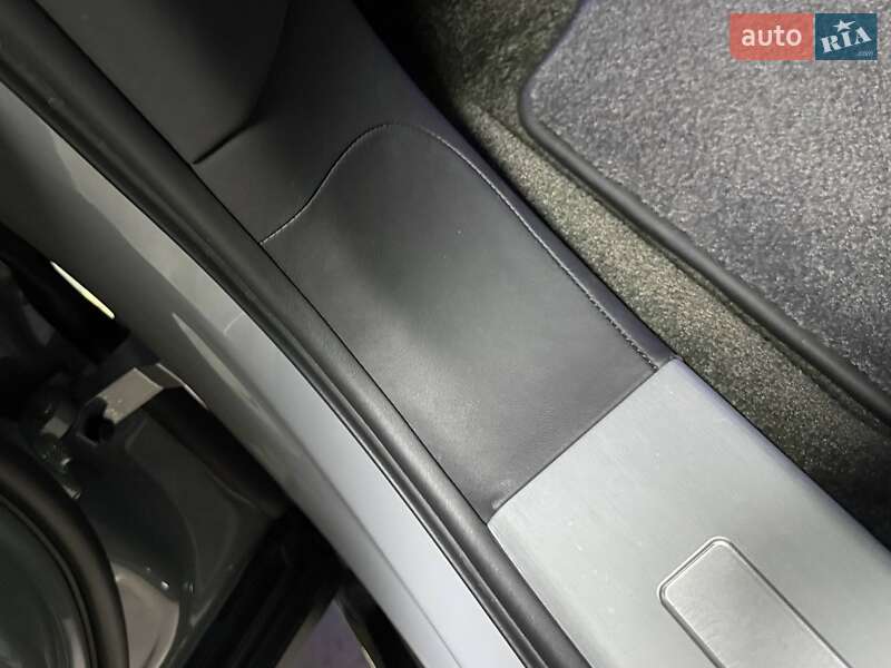 Позашляховик / Кросовер Bentley Bentayga 2022 в Києві фото 74 Позашляховик / Кросовер Bentley Bentayga 2022 в Києві