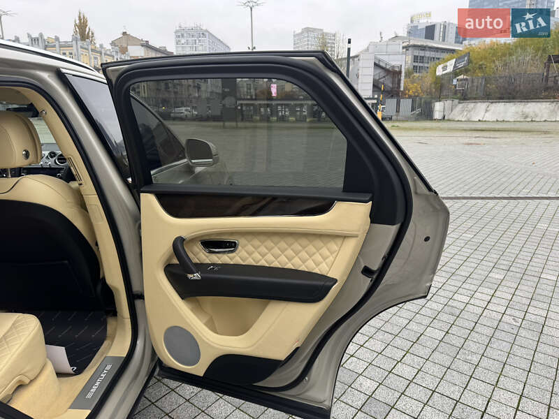 Внедорожник / Кроссовер Bentley Bentayga 2018 в Киеве фото 30 Внедорожник / Кроссовер Bentley Bentayga 2018 в Киеве