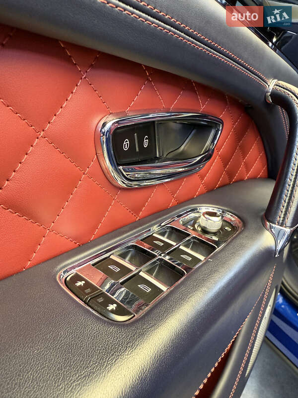 Внедорожник / Кроссовер Bentley Bentayga 2017 в Черновцах