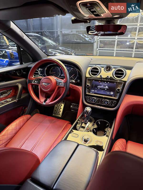 Внедорожник / Кроссовер Bentley Bentayga 2017 в Черновцах