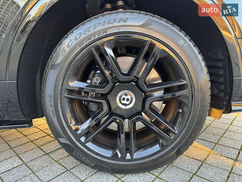 Внедорожник / Кроссовер Bentley Bentayga 2021 в Киеве