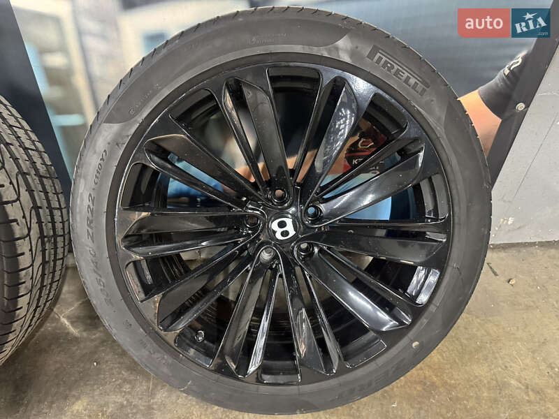 Внедорожник / Кроссовер Bentley Bentayga 2021 в Киеве