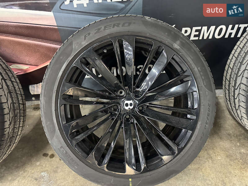 Внедорожник / Кроссовер Bentley Bentayga 2021 в Киеве