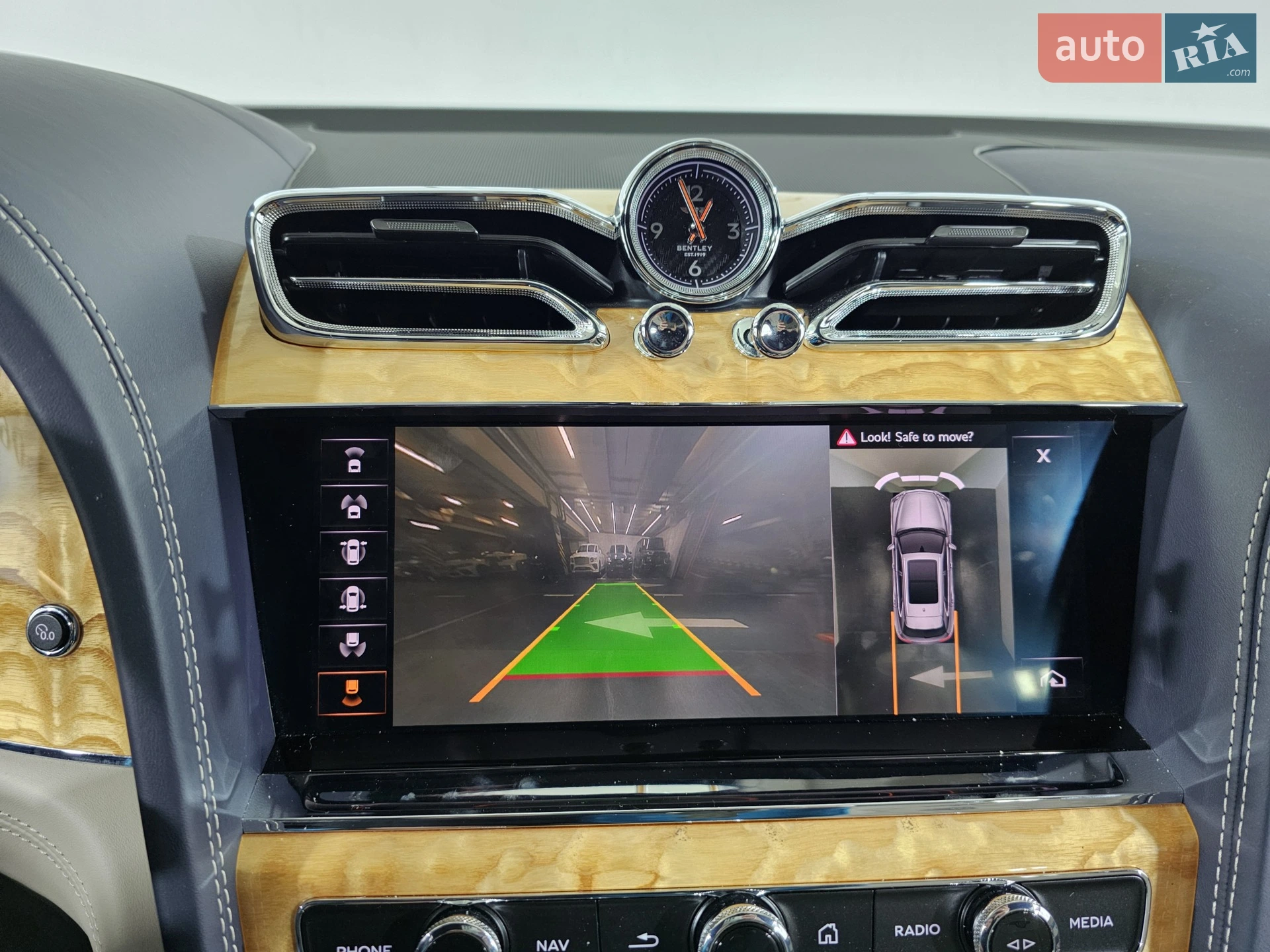 2022 Bentley Bentayga - мініатюра 29