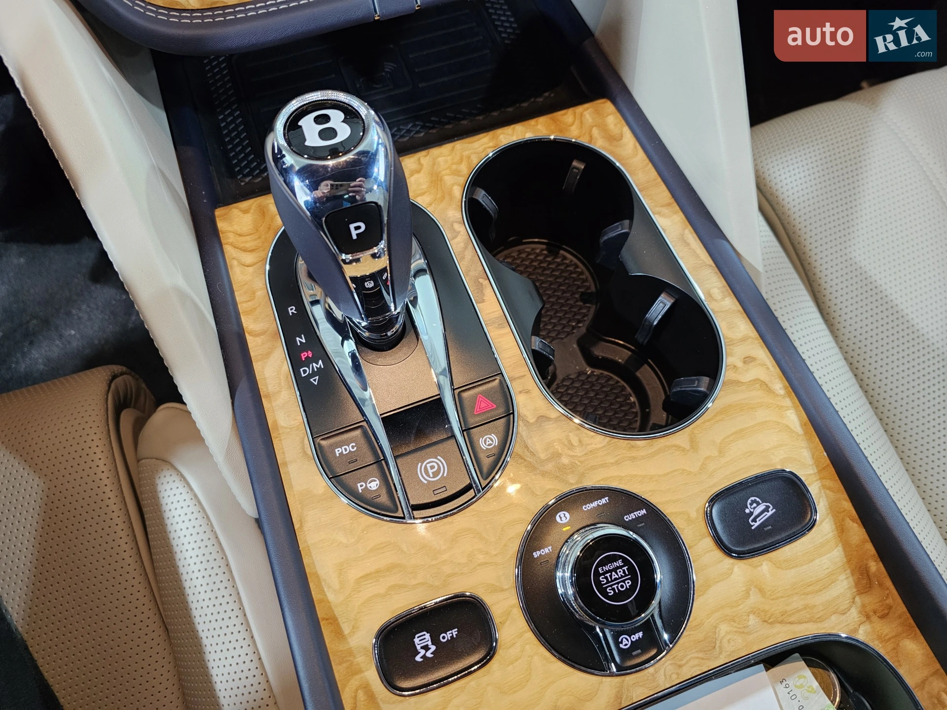 2022 Bentley Bentayga - мініатюра 26