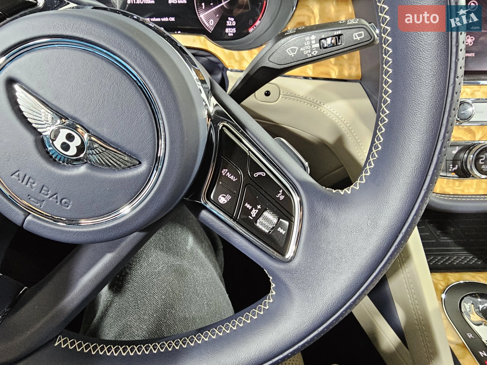 2022 Bentley Bentayga - мініатюра 35