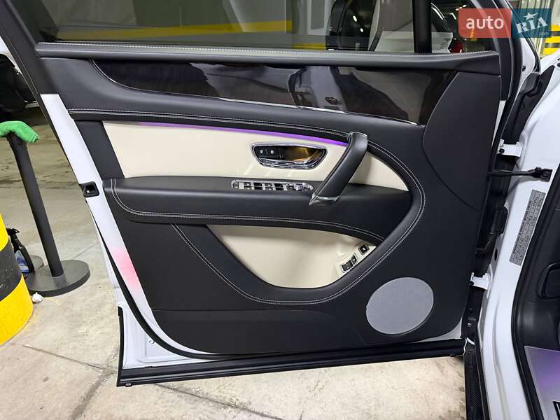 Внедорожник / Кроссовер Bentley Bentayga 2018 в Киеве