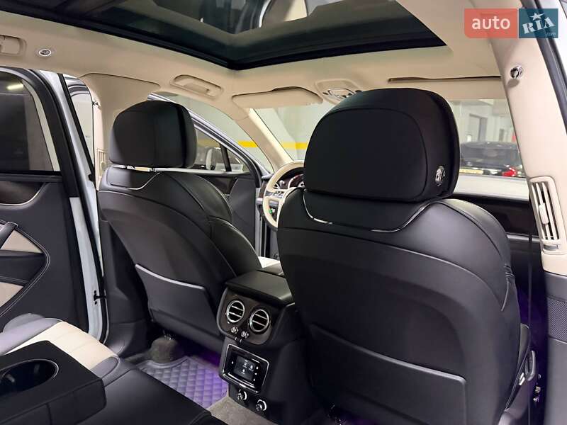 Внедорожник / Кроссовер Bentley Bentayga 2018 в Киеве