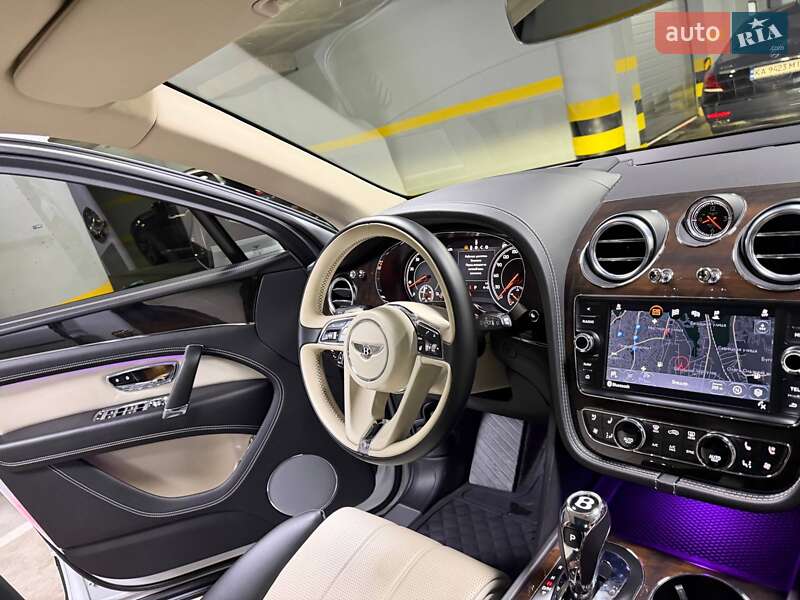 Внедорожник / Кроссовер Bentley Bentayga 2018 в Киеве